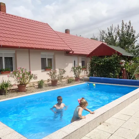 Irenke Vendeghaz Apartmán Alsópáhok