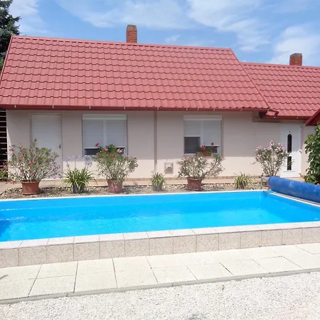 Irenke Vendeghaz Apartmán